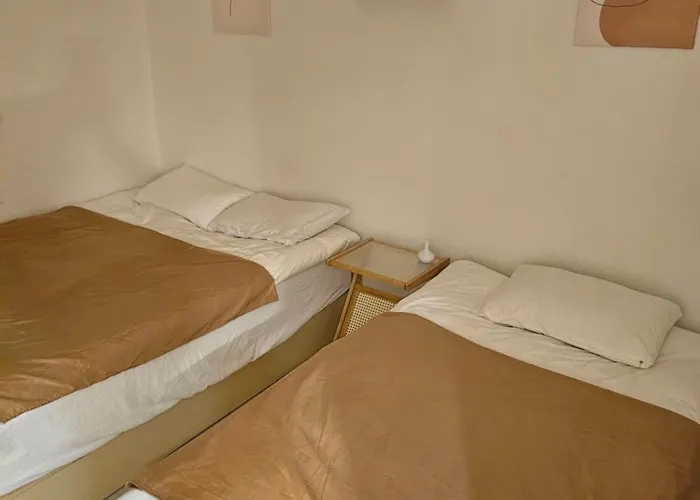 Apartment 명동 침실3 욕실2개 계단없음 1층 가족 아이 성신여대입구역 5분 7박이상 픽업무료 *