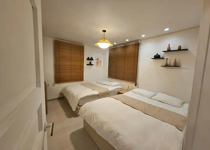 Apartment 명동 침실3 욕실2개 계단없음 1층 가족 아이 성신여대입구역 5분 7박이상 픽업무료 *