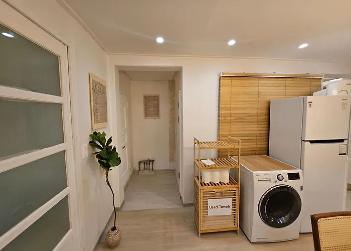 명동 침실3 욕실2개 계단없음 1층 가족 아이 성신여대입구역 5분 7박이상 픽업무료 Apartment