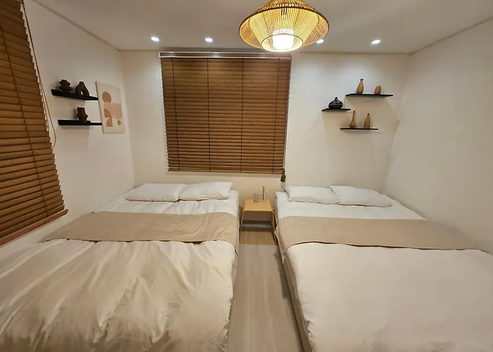명동 침실3 욕실2개 계단없음 1층 가족 아이 성신여대입구역 5분 7박이상 픽업무료 Apartment