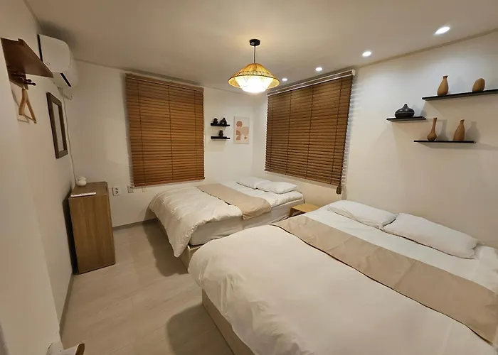 Apartment 명동 침실3 욕실2개 계단없음 1층 가족 아이 성신여대입구역 5분 7박이상 픽업무료 Seoul